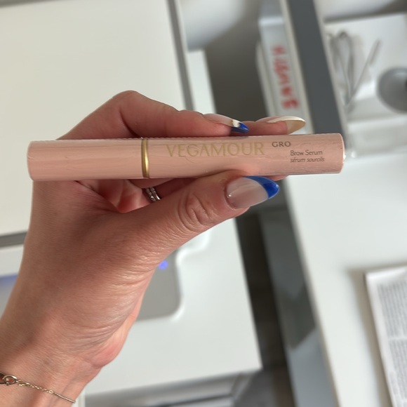 Vegamour Gro brow growth serum, new and sealed - Picture 2 of 5